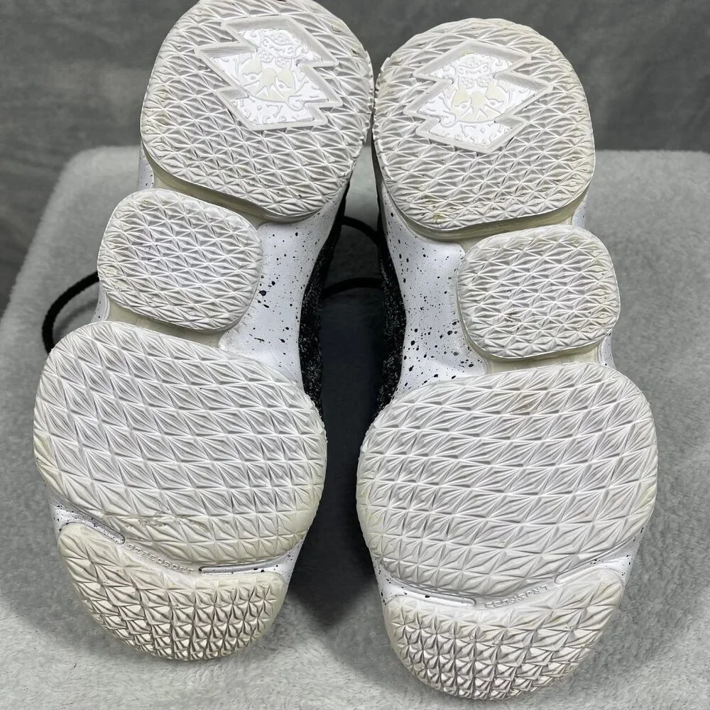 Nike LeBron 15 Ashes Gray White Black 922811-002 Size 5Y / Women‎ Size 6.5
